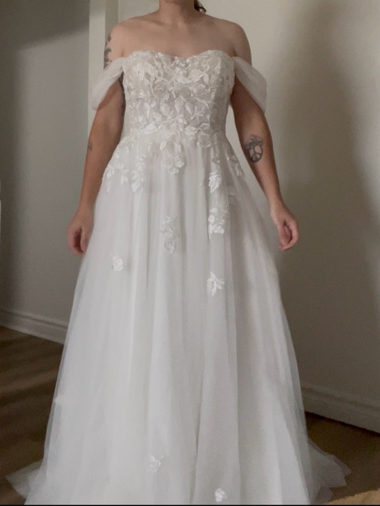 Dresses & Skirts - Off-Shoulder Floral Wedding Gown in White